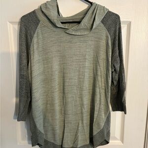 Women’s Maurices medium top